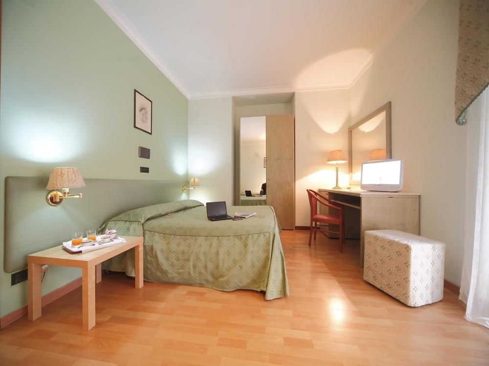 Hotel La Pace Naples Room photo