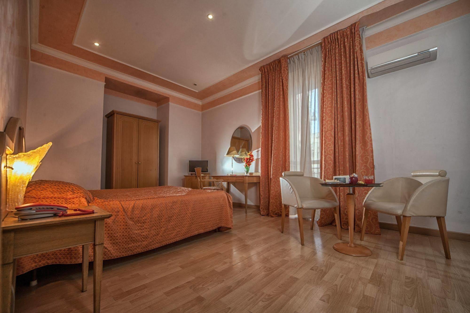 Hotel La Pace Naples Room photo